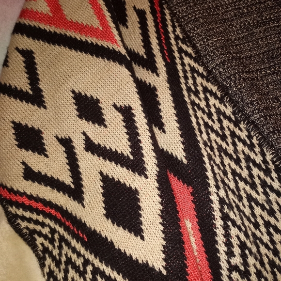 One Size Boho Pink, Cream & Dark Gray Sleeveless Fringe Cardigan - Picture 8 of 9